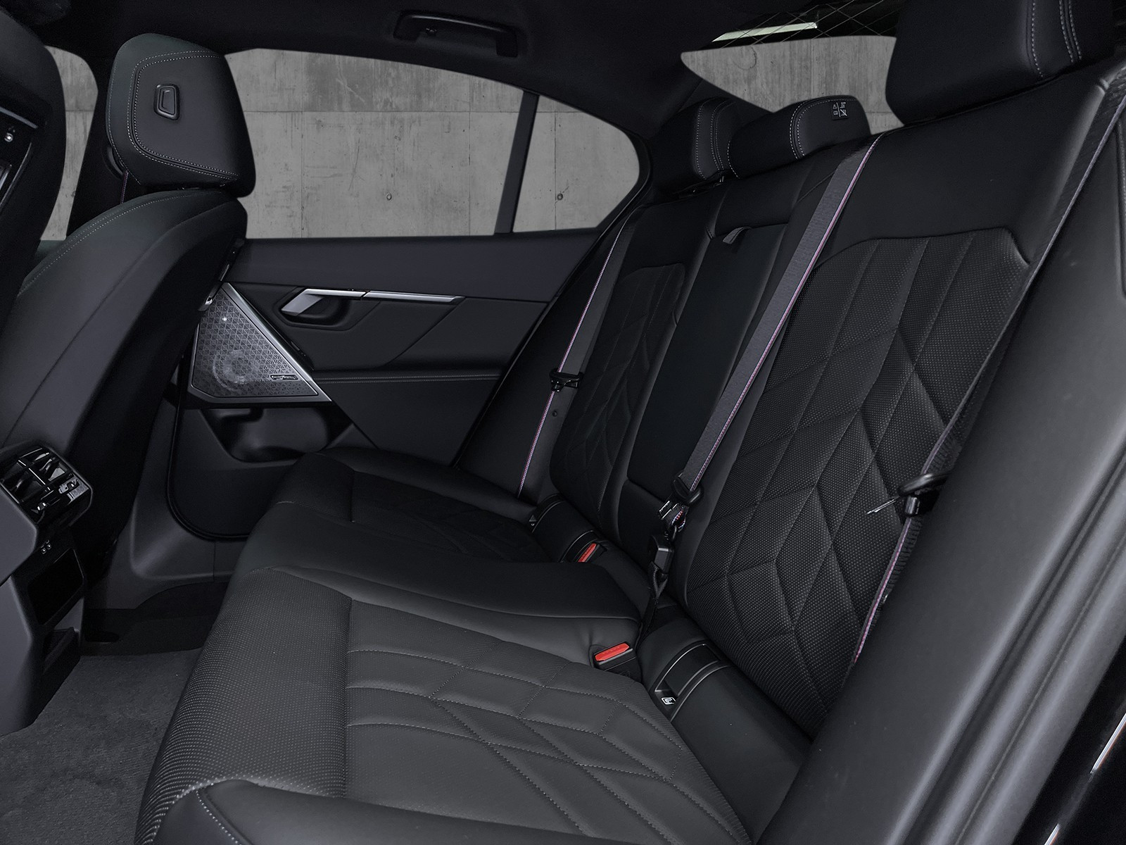 BMW i5 M60