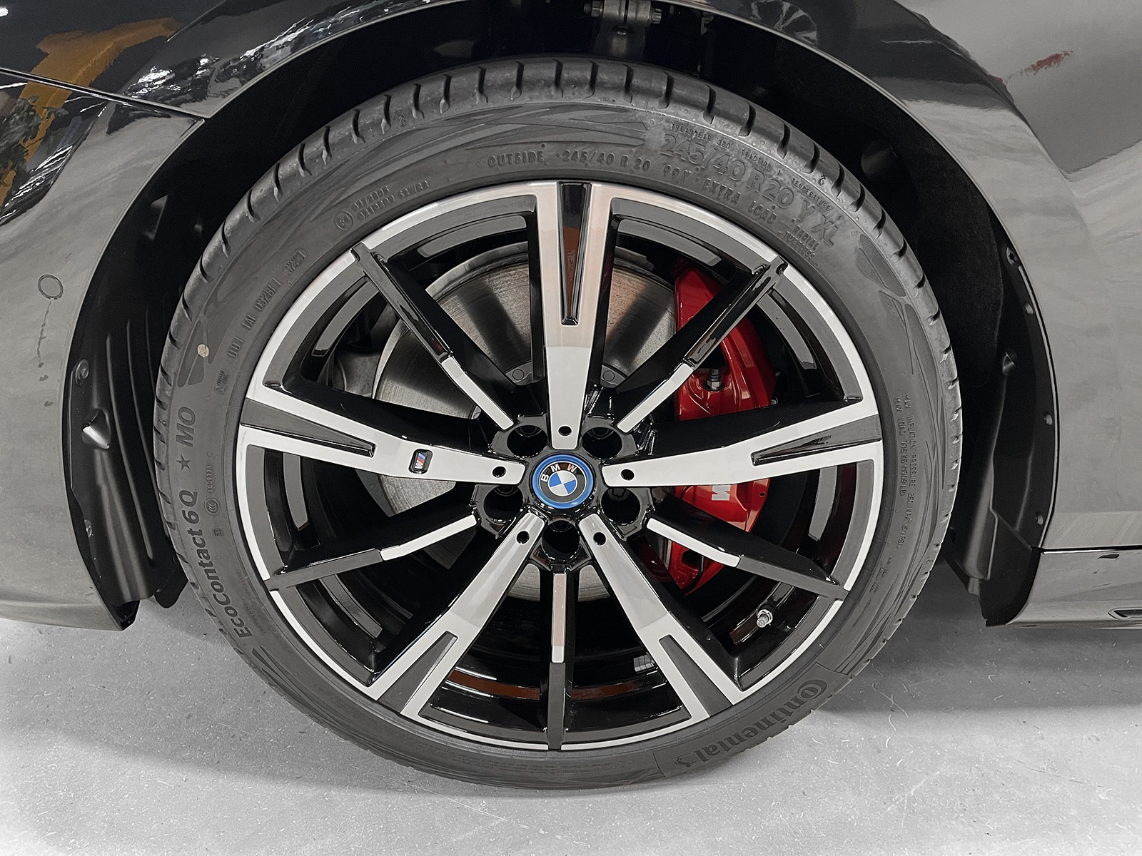 BMW i5 M60