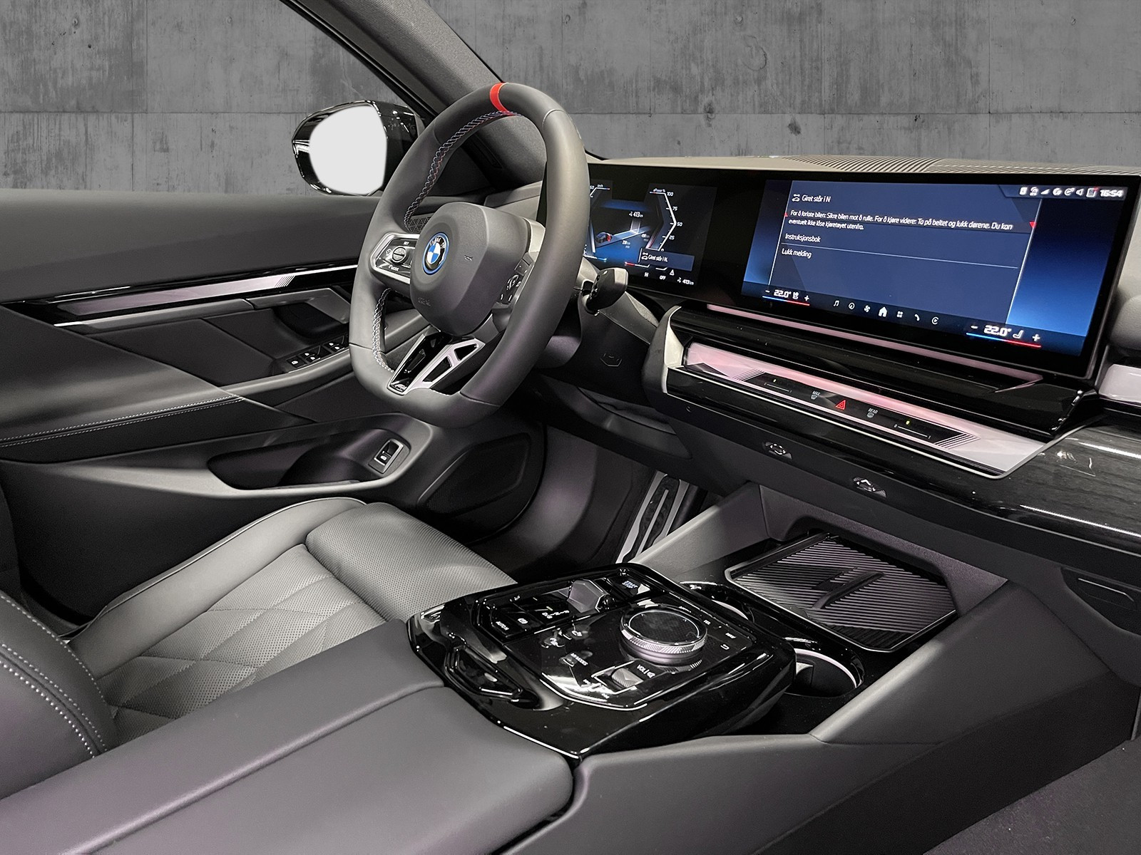 BMW i5 M60