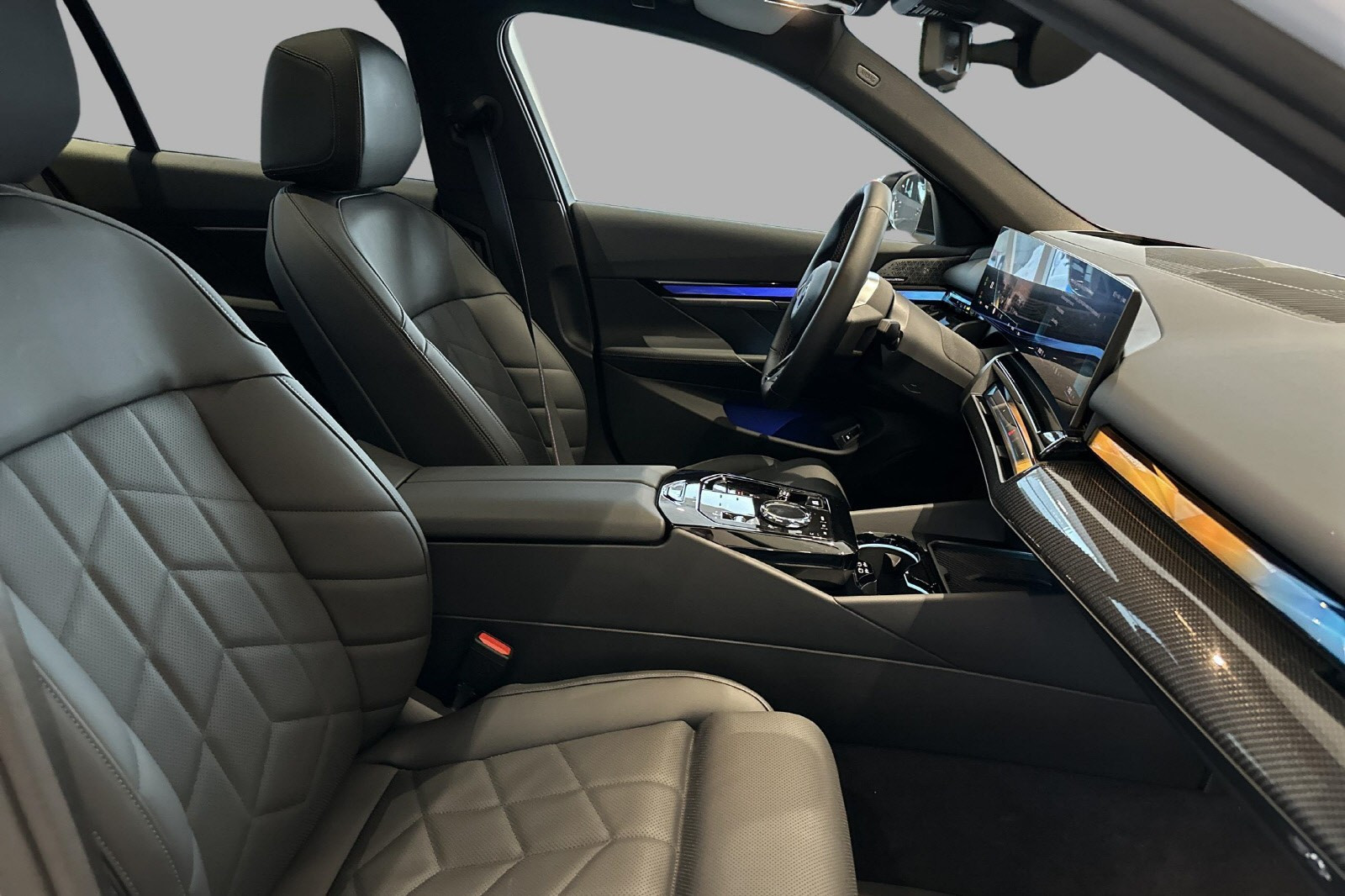BMW i5 M60