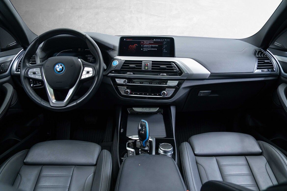 BMW iX3