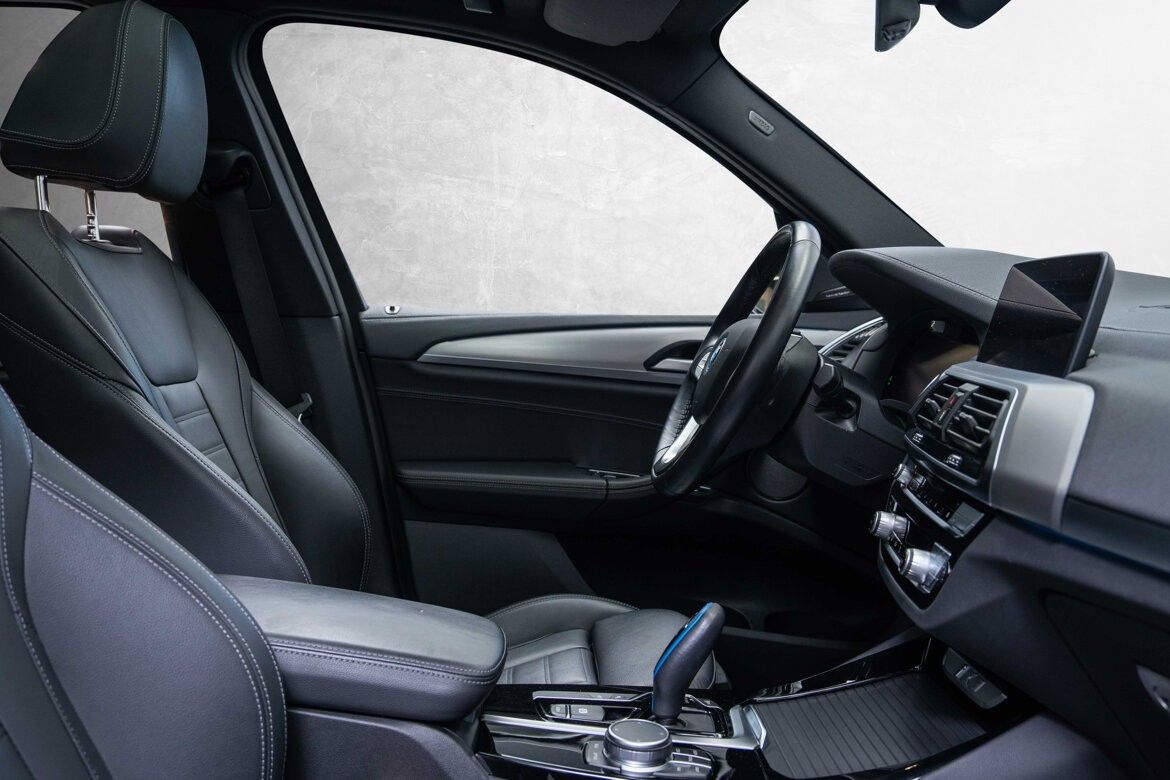 BMW iX3