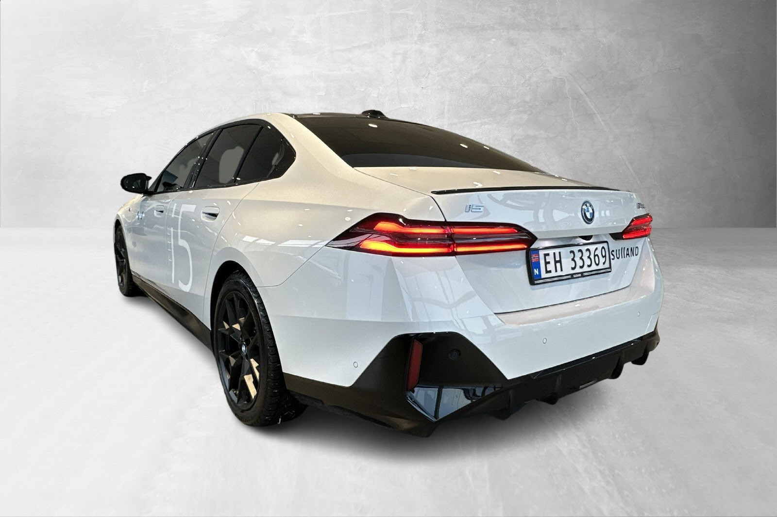 BMW i5 M60