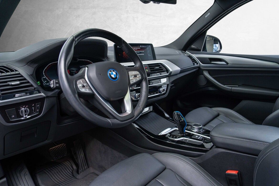 BMW iX3