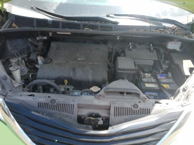 Toyota Sienna LE 2014