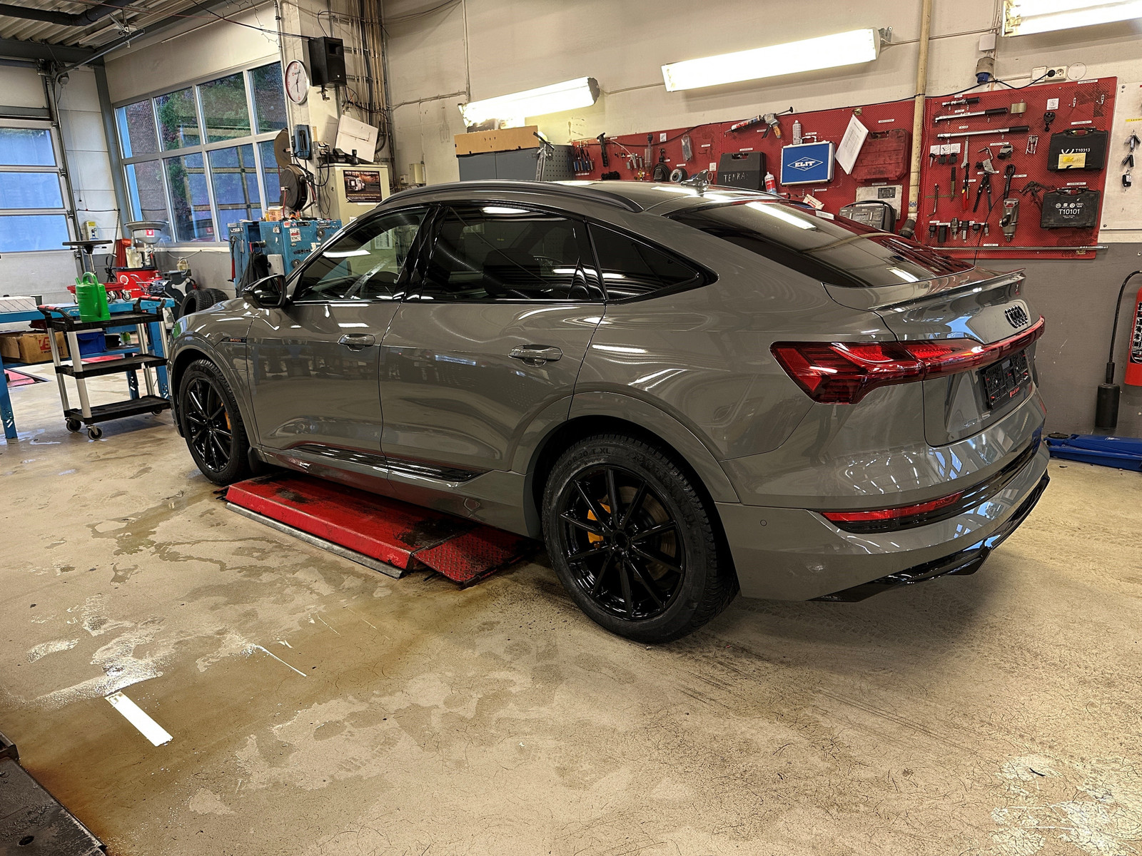 Audi e-tron