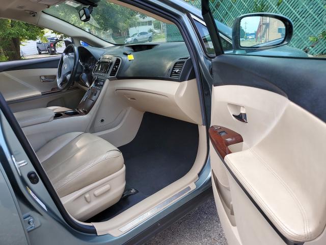 Toyota Venza LE 2012