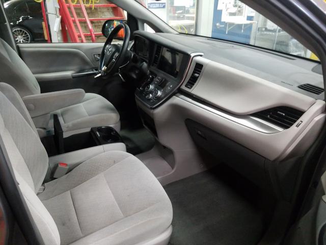 Toyota Sienna LE 2017
