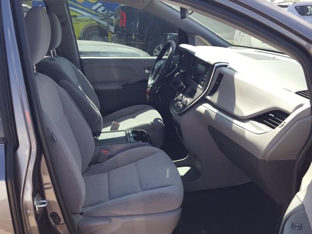 Toyota Sienna LE 2018