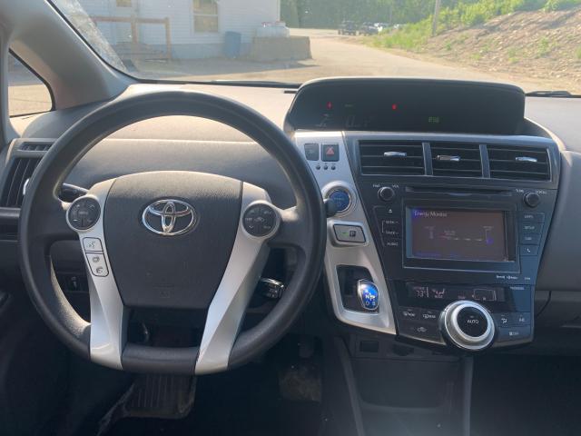 Toyota Prius V 2012