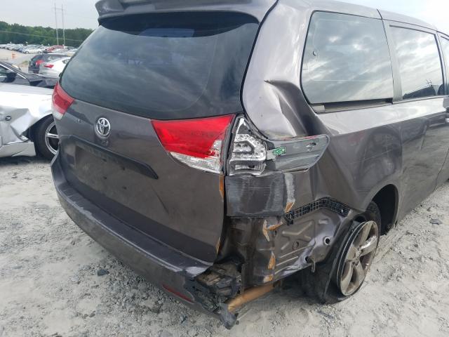 Toyota Sienna 2011