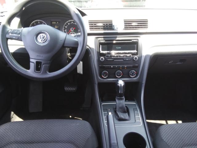 Volkswagen Passat S 2013