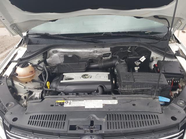 Volkswagen Tiguan S 2015