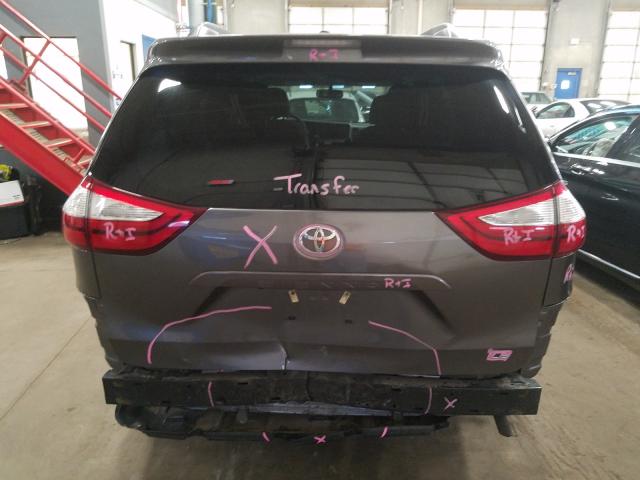 Toyota Sienna LE 2017