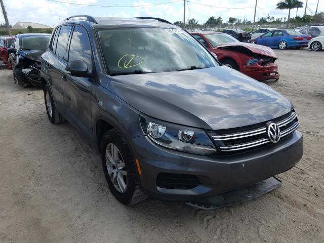Volkswagen Tiguan S 2015