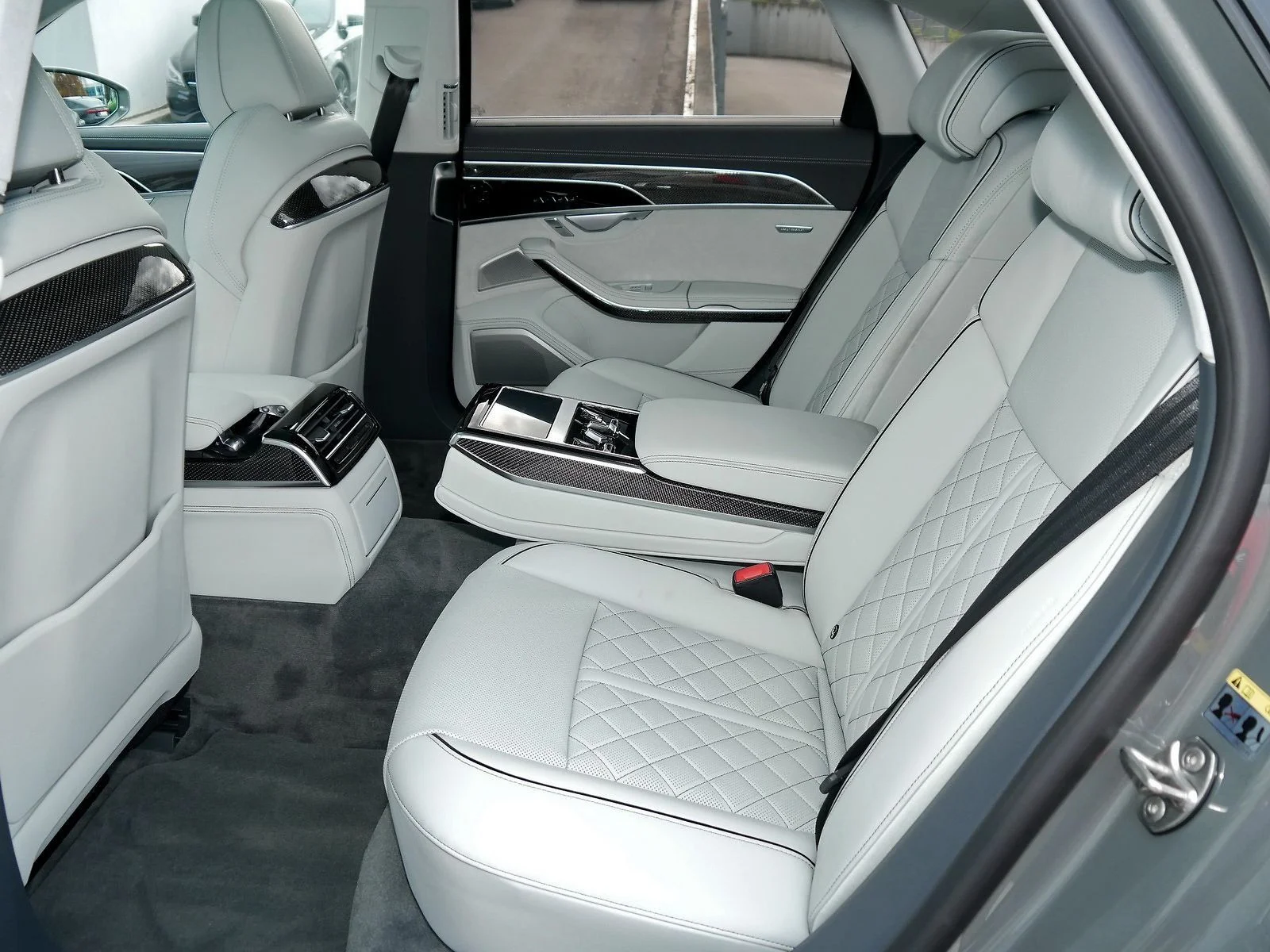 Audi A8 60 TFSIe quattro S line 2024
