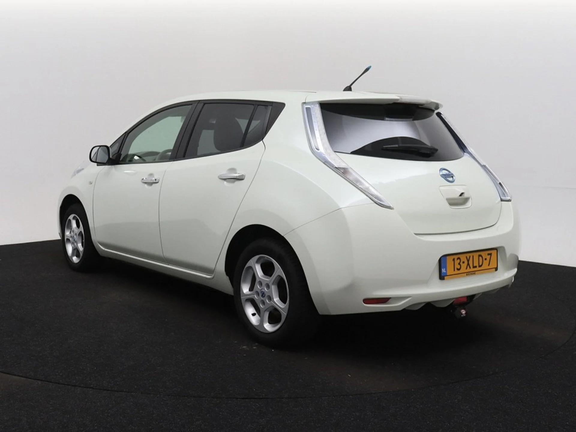 Nissan Leaf 24 kWh - Electric - Automatic - 109 hp - 100.106 km