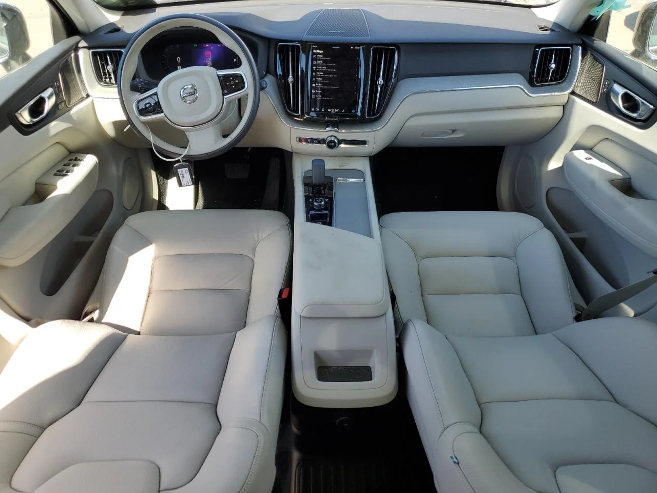 2024 VOLVO XC60 PLUS