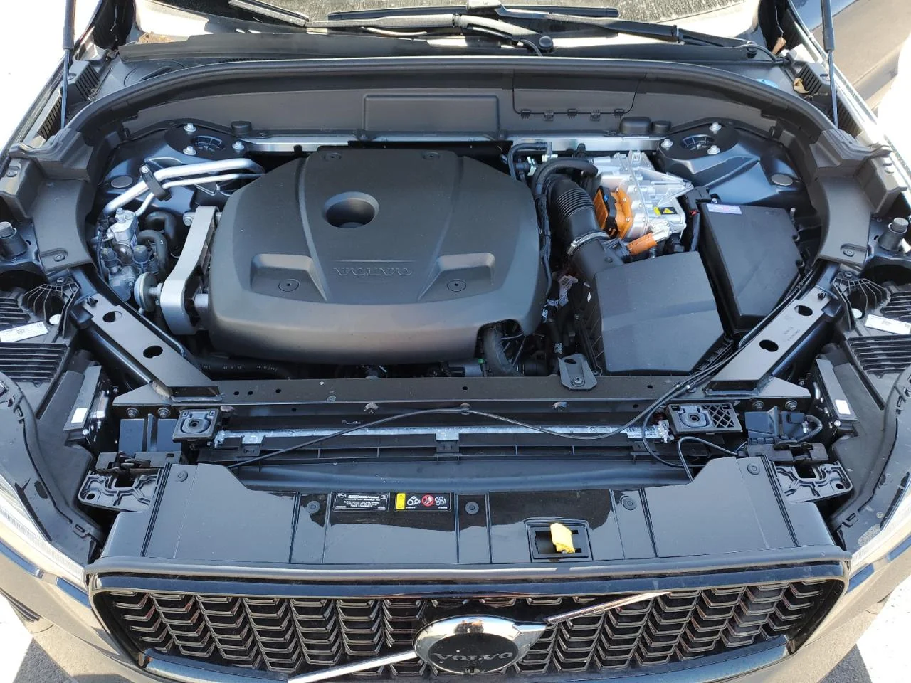 2024 VOLVO XC60 PLUS