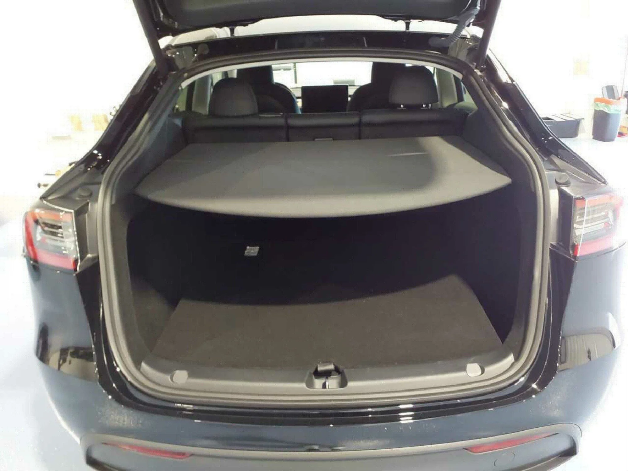 Tesla Model Y - AWD - Electric - Automatic - 514 hp - 5.374 km