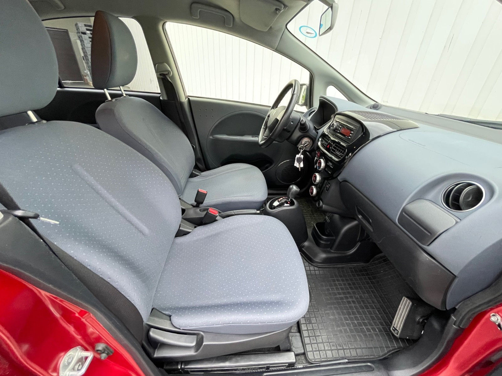 2015 Peugeot iOn