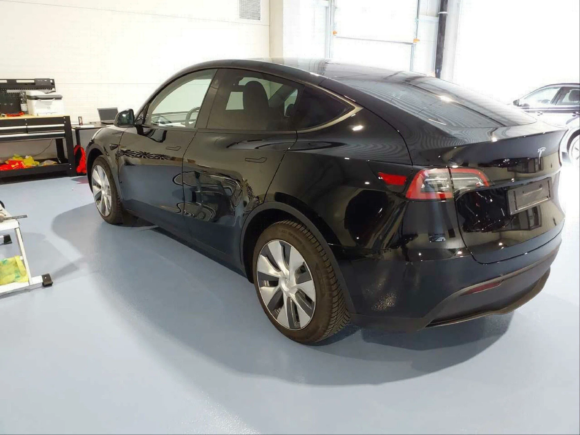 Tesla Model Y - AWD - Electric - Automatic - 514 hp - 5.374 km