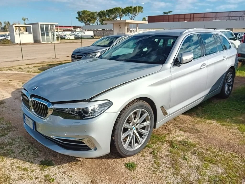BMW 5 Series Touring 520d Luxury - Diesel - Automatic - 190 hp - 105.211 km