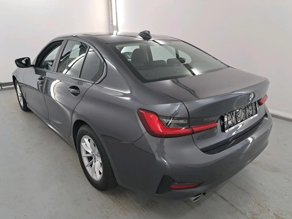 BMW 3 Series 318d Advantage - Дизельное топливо - Автоматическое - 136 hp - 76.615 km