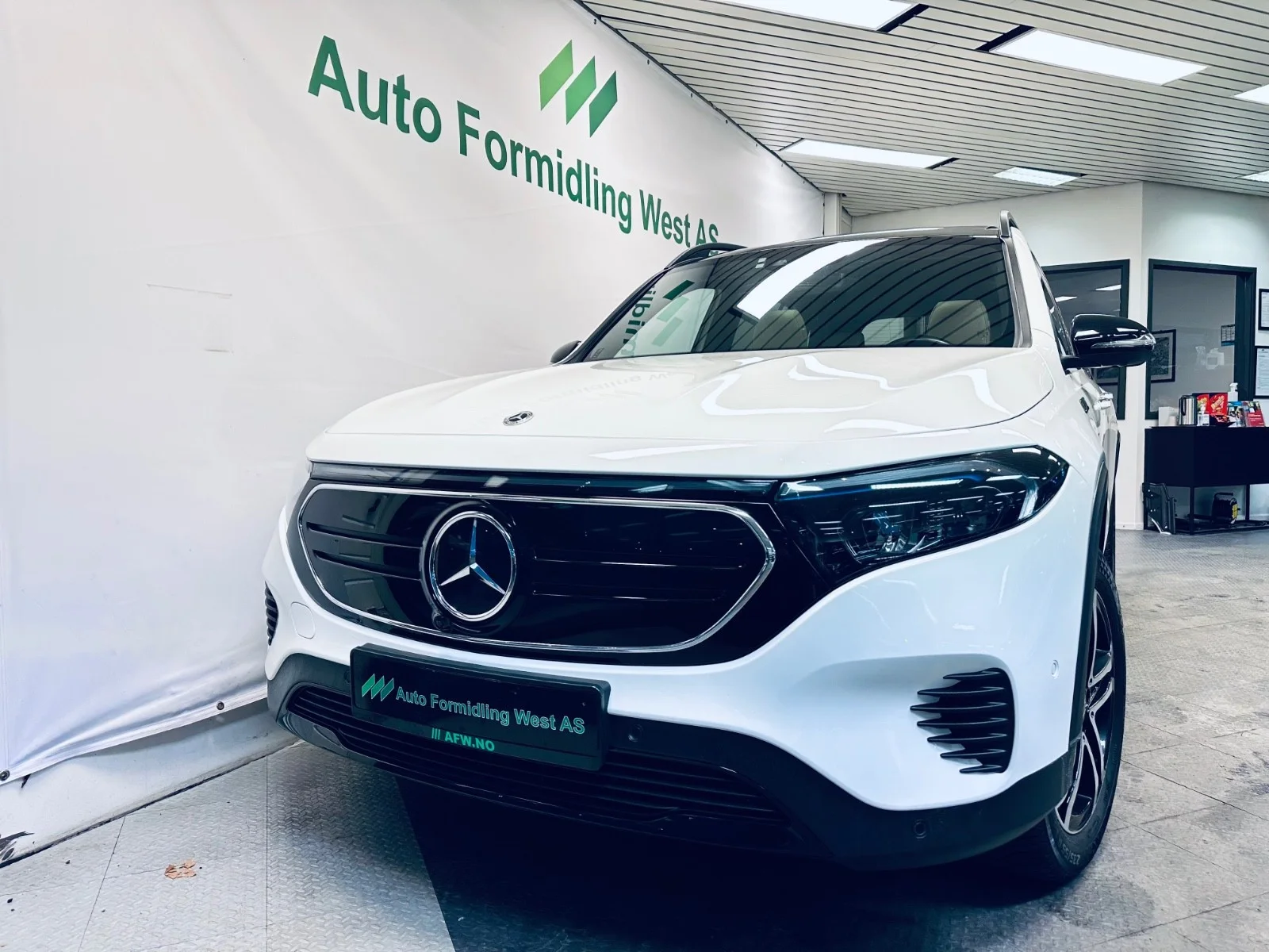 Mercedes-Benz EQB 2023