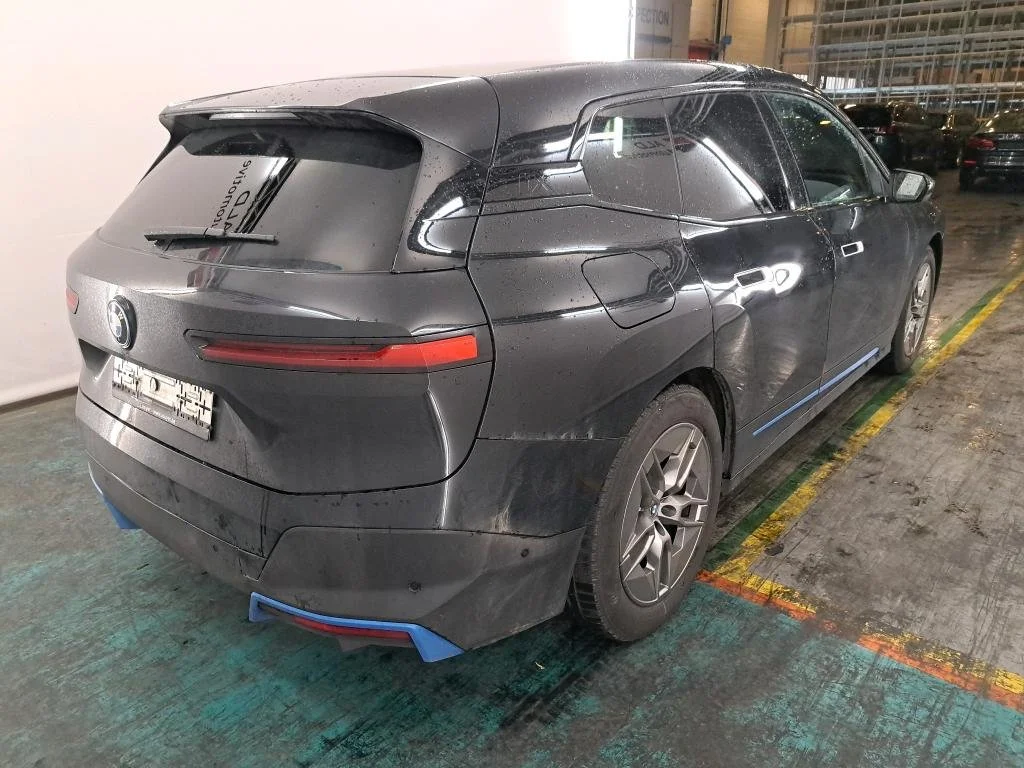 BMW iX - xDrive - Electric - Automatic - 326 hp - 118.966 km
