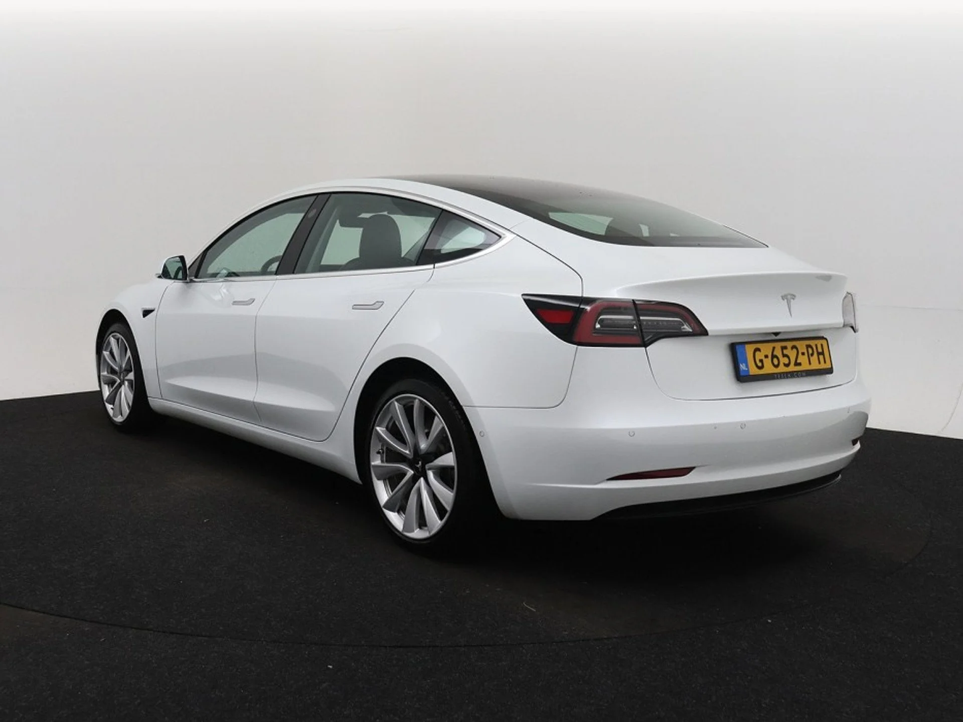 Tesla Model 3 60 kWh - Electric - Automatic - 238 hp - 120.704 km