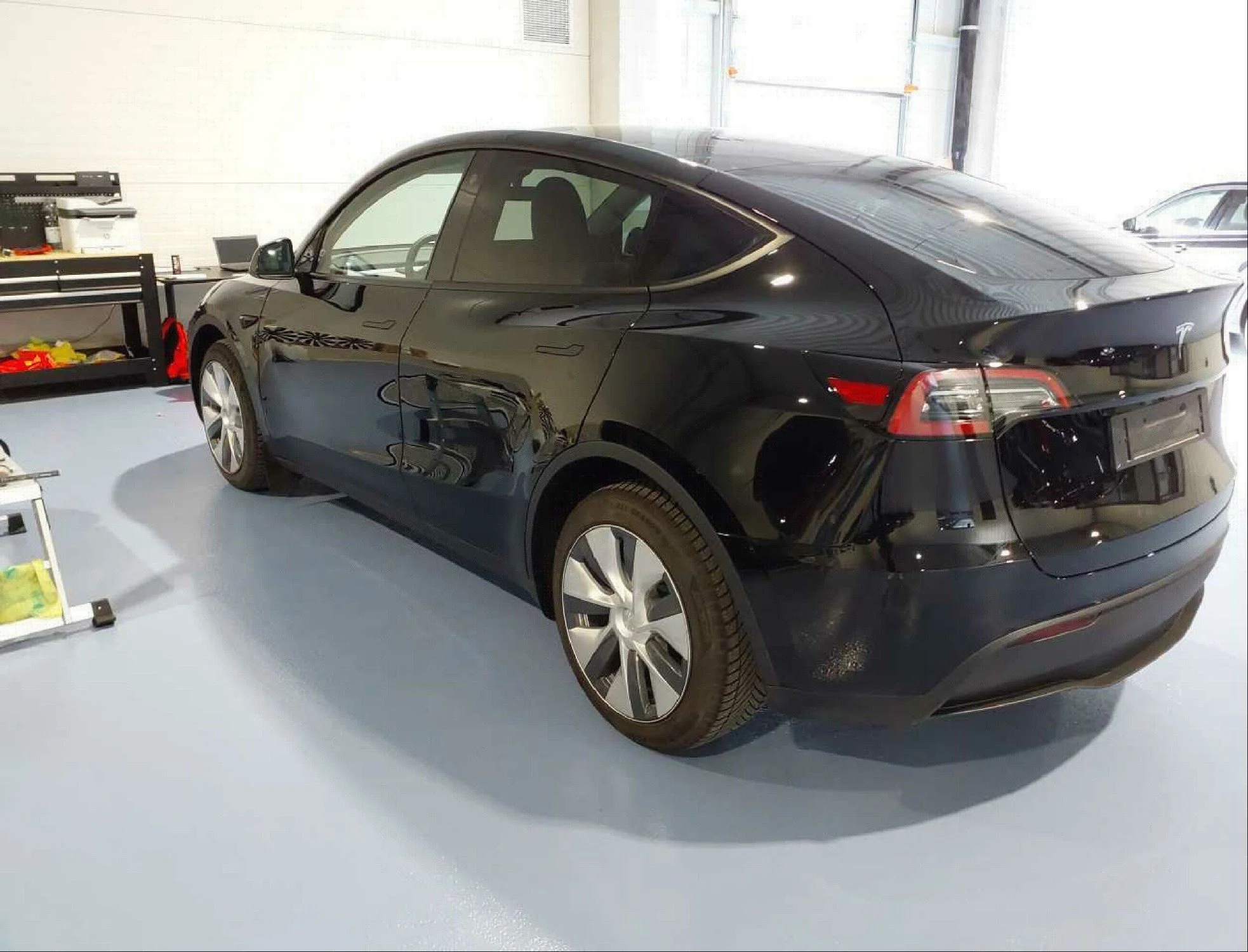 Tesla Model Y - AWD - Electric - Automatic - 514 hp - 5.374 km