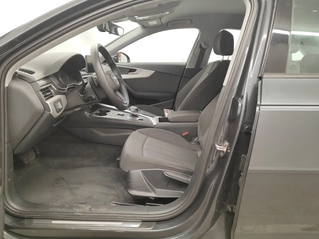 Audi A4 30 TDI Business - Diesel - Automatic - 122 hp - 52.346 km
