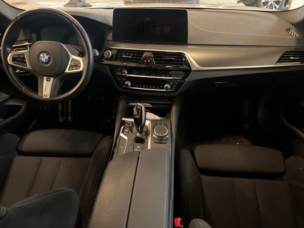 BMW 5 Series 520d - xDrive - Diesel - Automatic - 190 hp - 35.360 km