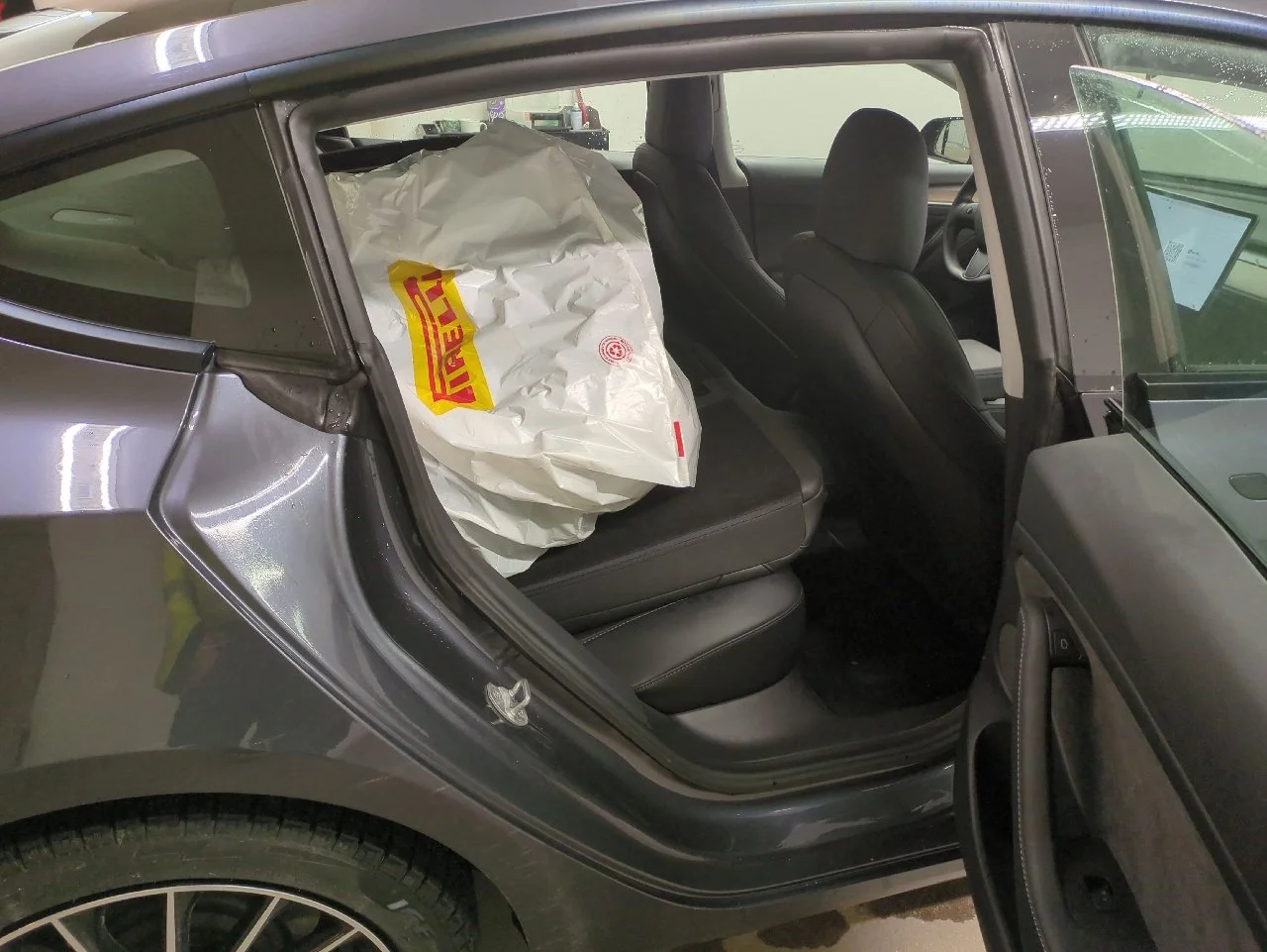 Tesla Model 3 Long Range Dual Motor - AWD - Electric - Automatic - 498 hp - 28.805 km