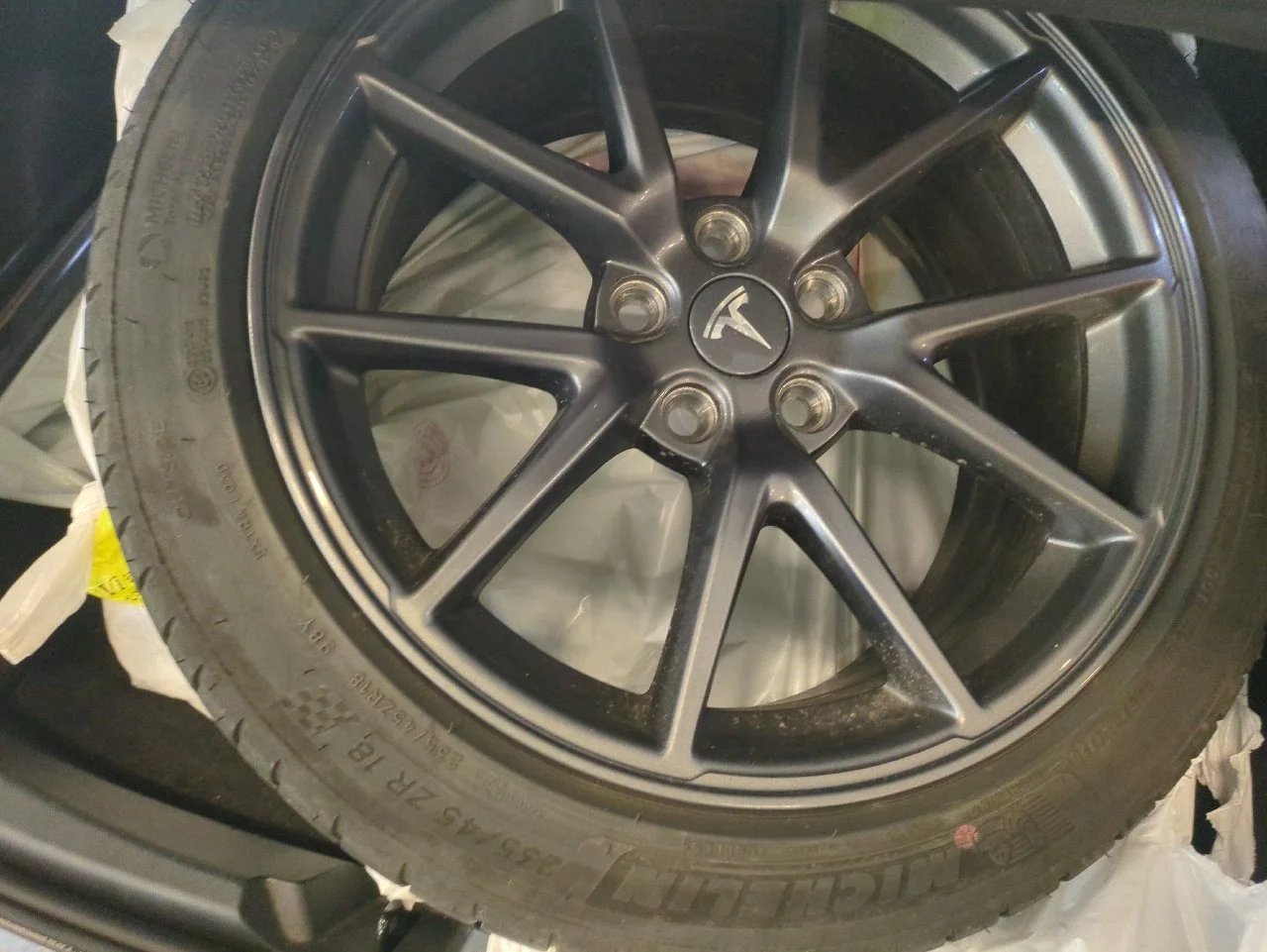 Tesla Model 3 Long Range Dual Motor - AWD - Electric - Automatic - 498 hp - 28.805 km