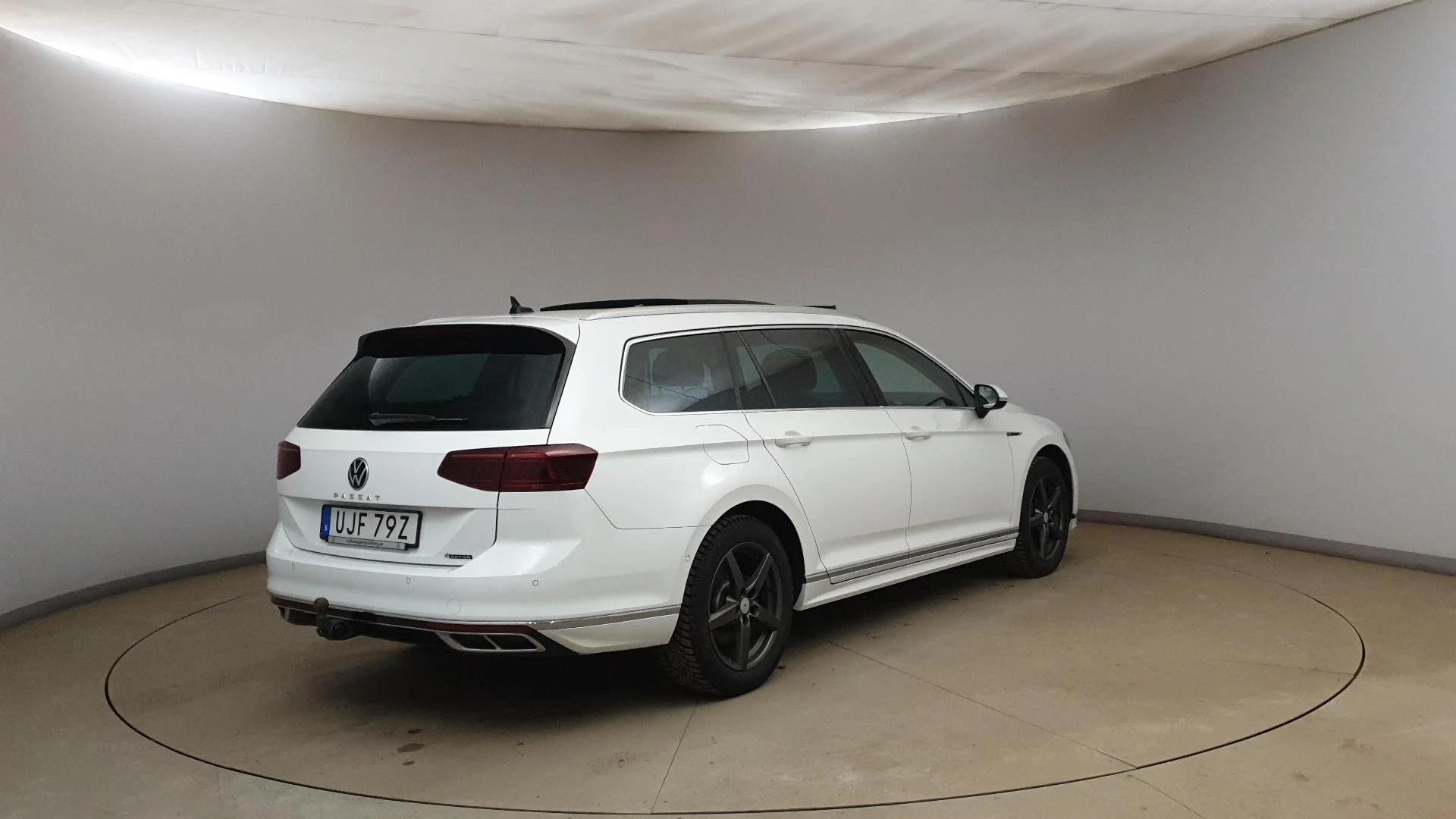 Volkswagen Passat Variant 2.0 TDI R-line - 4Motion - Дизельное топливо - Автоматическое - 200 hp - 59.573 km