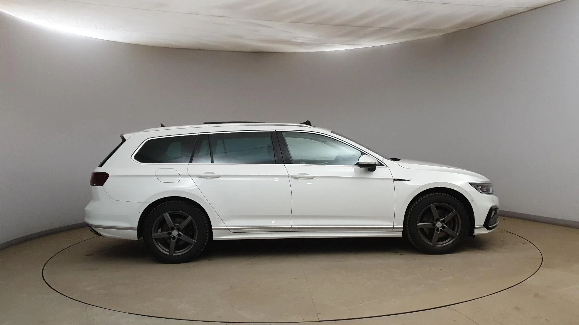 Volkswagen Passat Variant 2.0 TDI R-line - 4Motion - Дизельное топливо - Автоматическое - 200 hp - 59.573 km