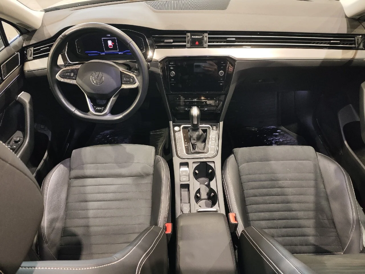 Volkswagen Passat Variant 2.0 TDI R-line - 4Motion - Дизельное топливо - Автоматическое - 200 hp - 59.573 km