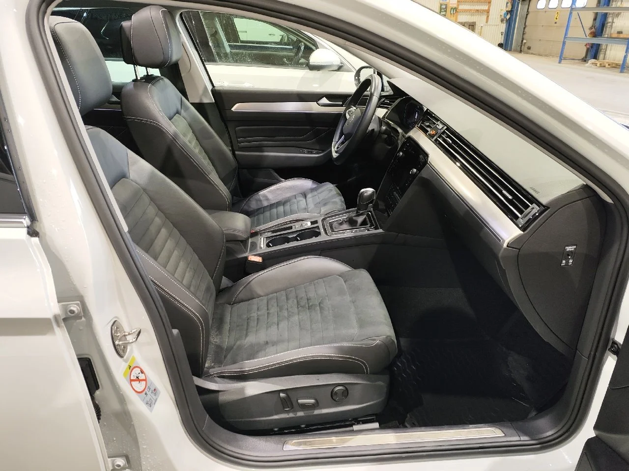 Volkswagen Passat Variant 2.0 TDI R-line - 4Motion - Дизельное топливо - Автоматическое - 200 hp - 59.573 km