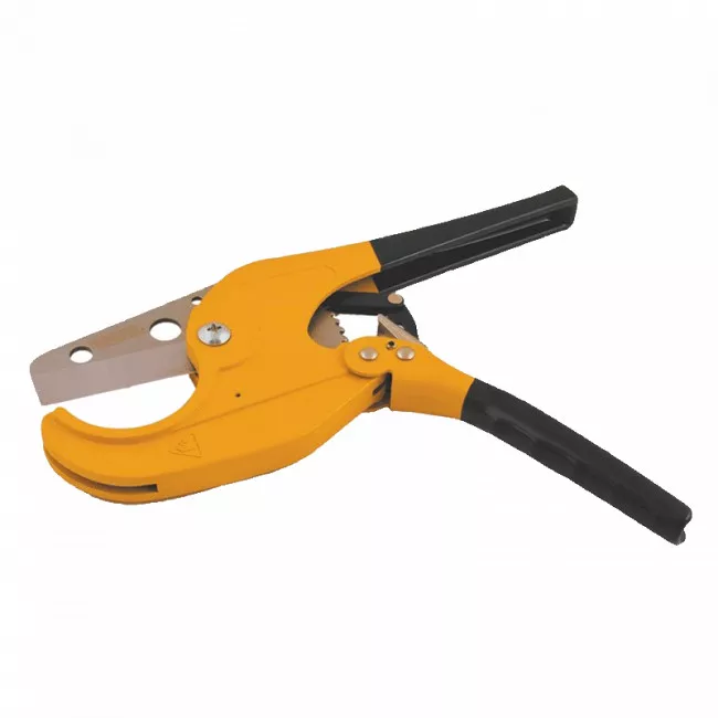 Труборез MASTER TOOL для пластиковых труб 3-63 мм (74-0313) Труборез MASTER TOOL для пластиковых труб 3-63 мм (74-0313)
