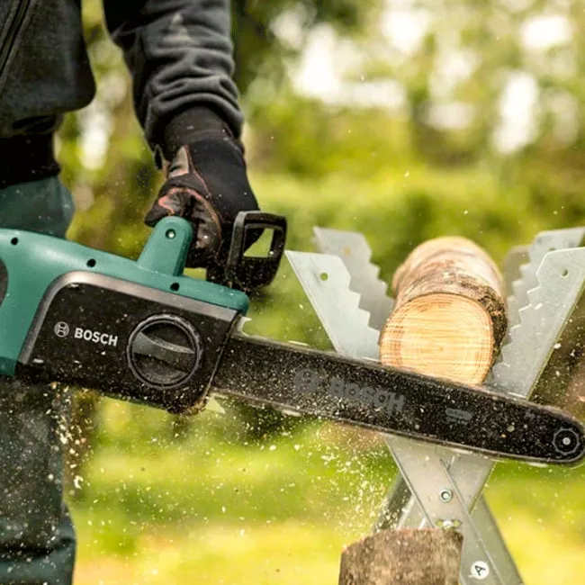Пила ланцюгова Bosch UniversalChain 40, 1800 Вт, шина 40 см, ланцюг Oregon, 4.3 кг (0.600.8B8.400)