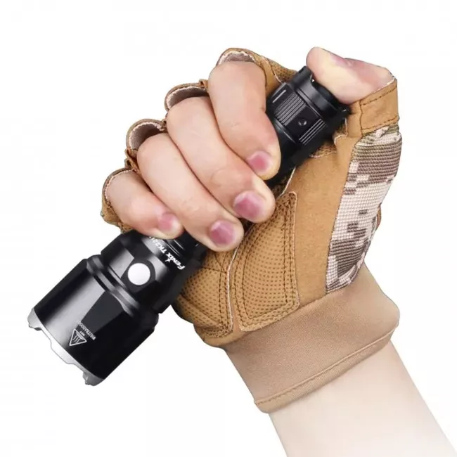 Фонарь ручной Fenix TK22UE