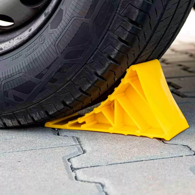 Упор под колесо Car Commerce (CC42560)