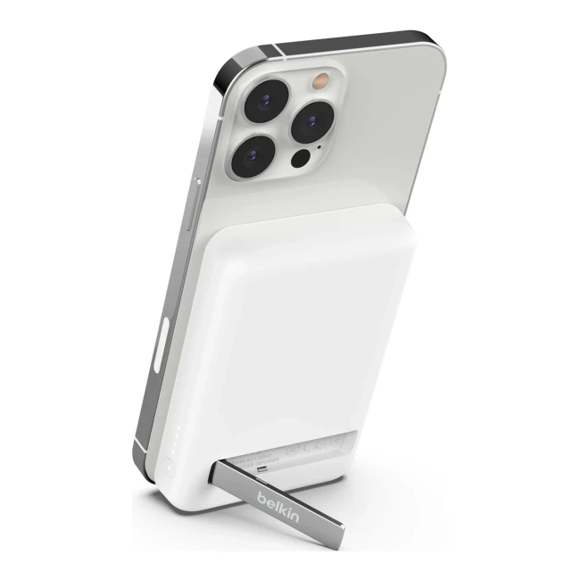 Аккумулятор портативный Belkin Power Bank 5000 mAh MagSafe Wireless белый (BPD004BTWT)